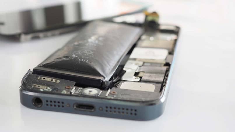 bateria inflada de un celular