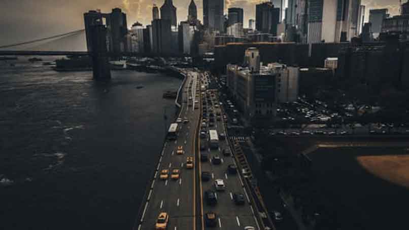 autopista ciudad taxis