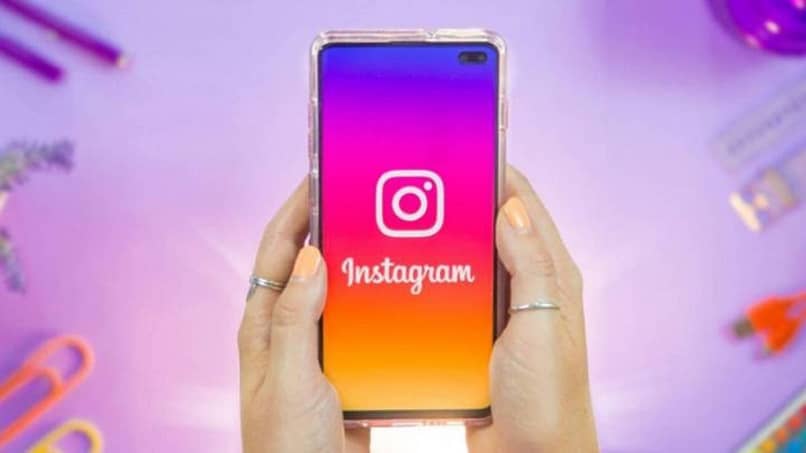 coloca la historia de instagram colocando privada su perfil