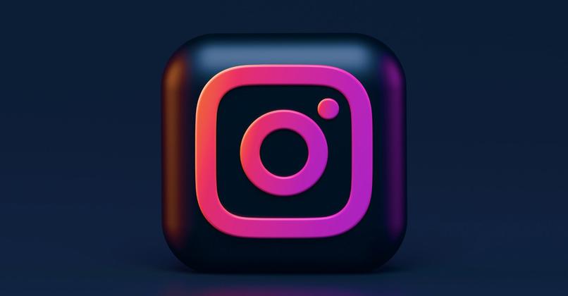 logo oscuro instagram