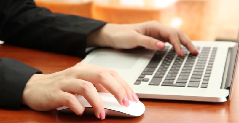 persona en chats en linea