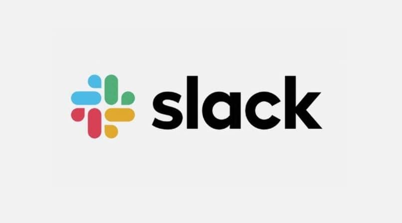 logotipo de slack con fondo color blanco